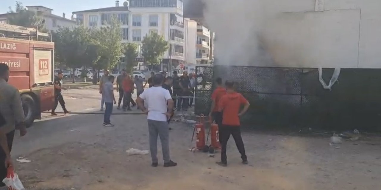 Elazığ’da depo yangını