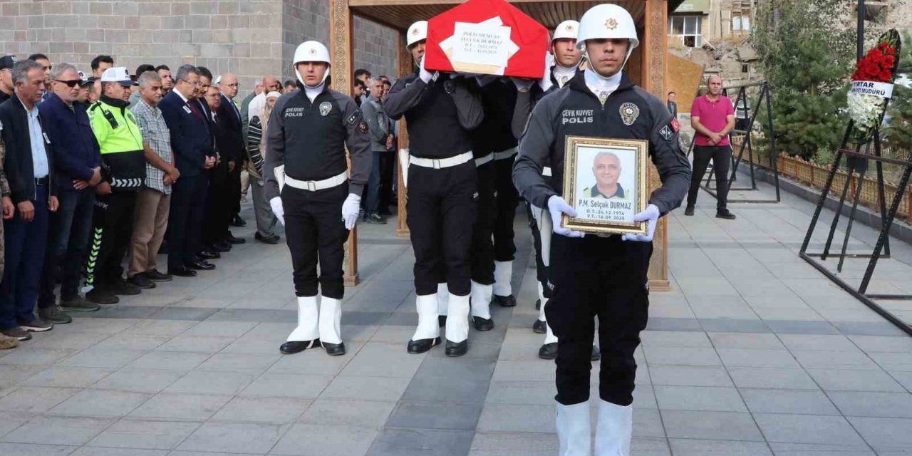 Kalp krizi geçiren polis memuru hayatını kaybetti
