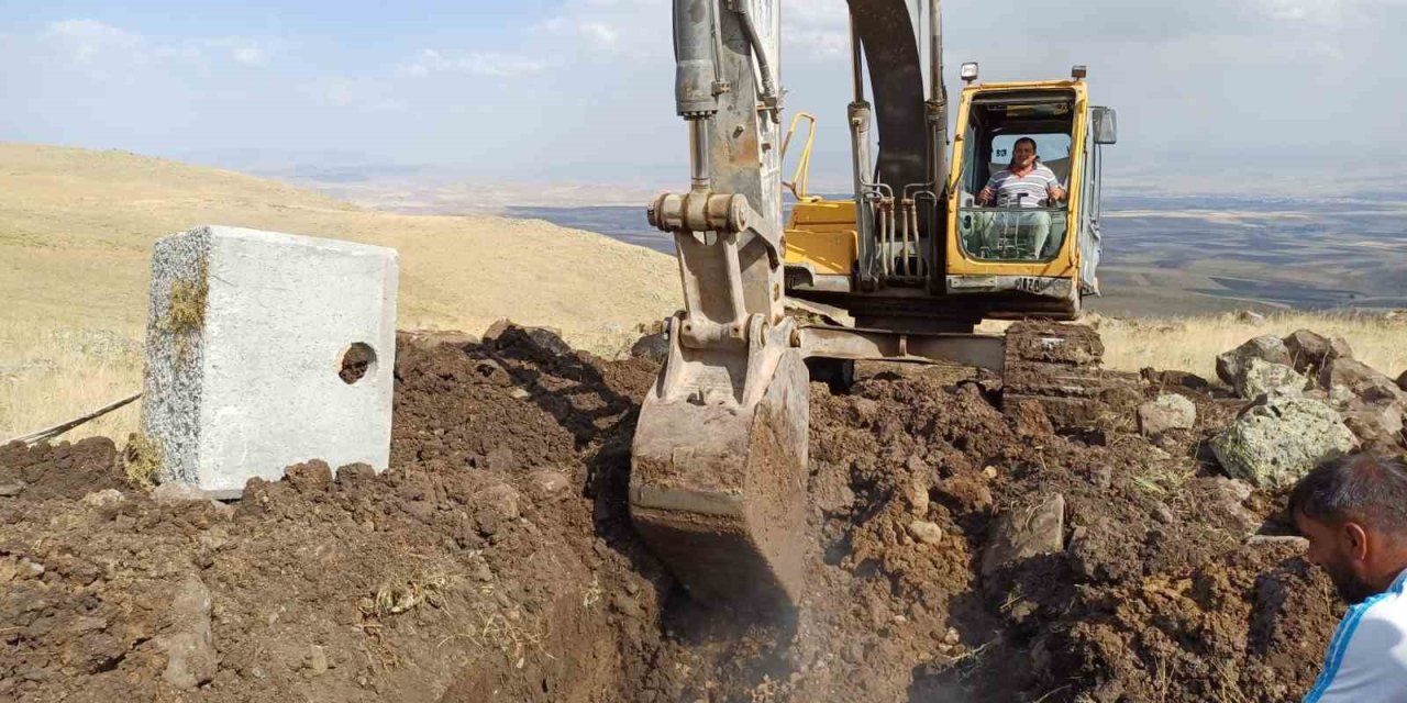 Horasan’ın Mollamelik Mahallesi’nde yarım asırlık su sorunu çözüldü