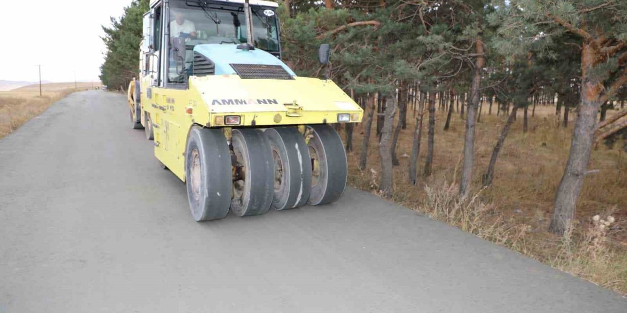 Kars’ta köy yolları beton asfalt oluyor
