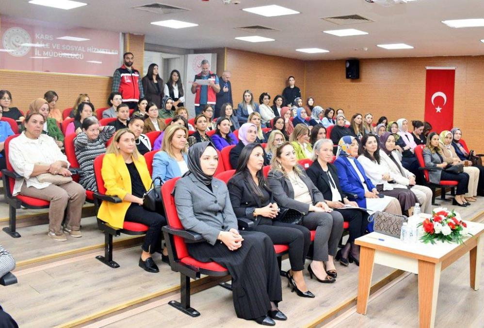 Kars’ta gönül elçileri ile koruyucu aile farkındalık toplantısı düzenlendi