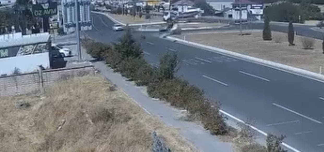 Elazığ’daki kaza güvenlik kameralarına yansıdı