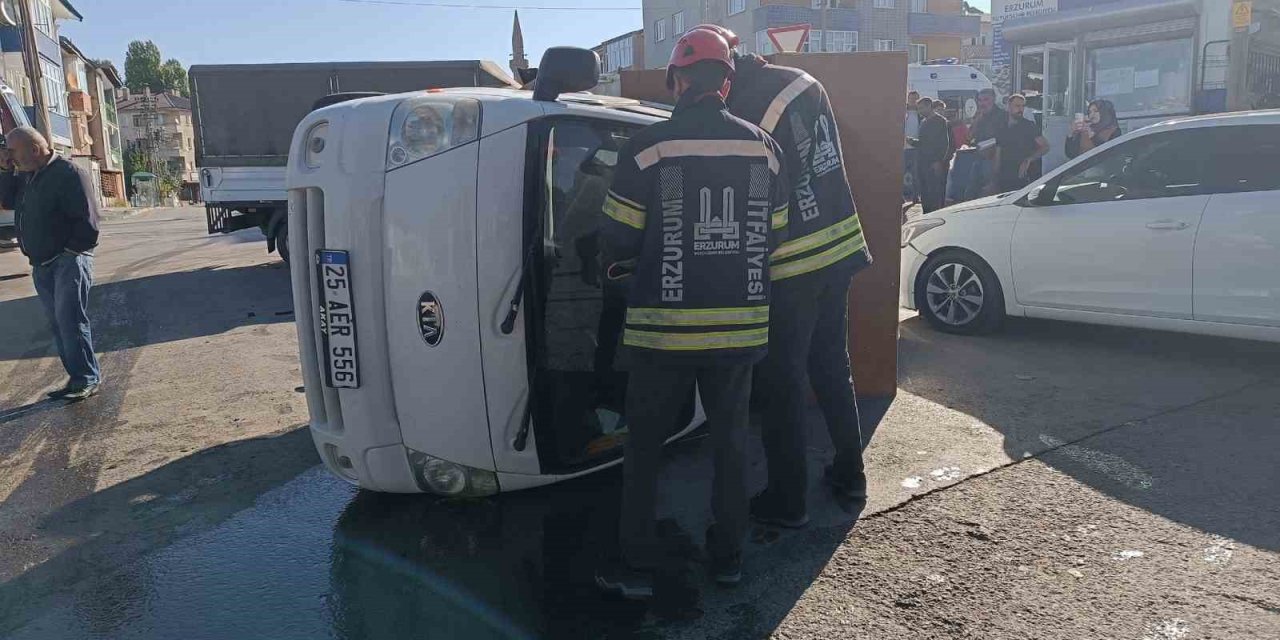 Erzurum’da üç araçlı kazada can pazarı