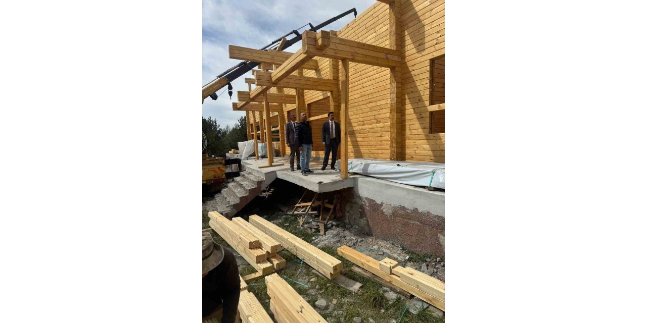 Arpaçay’da Kütük Evi’in yapımı sürüyor