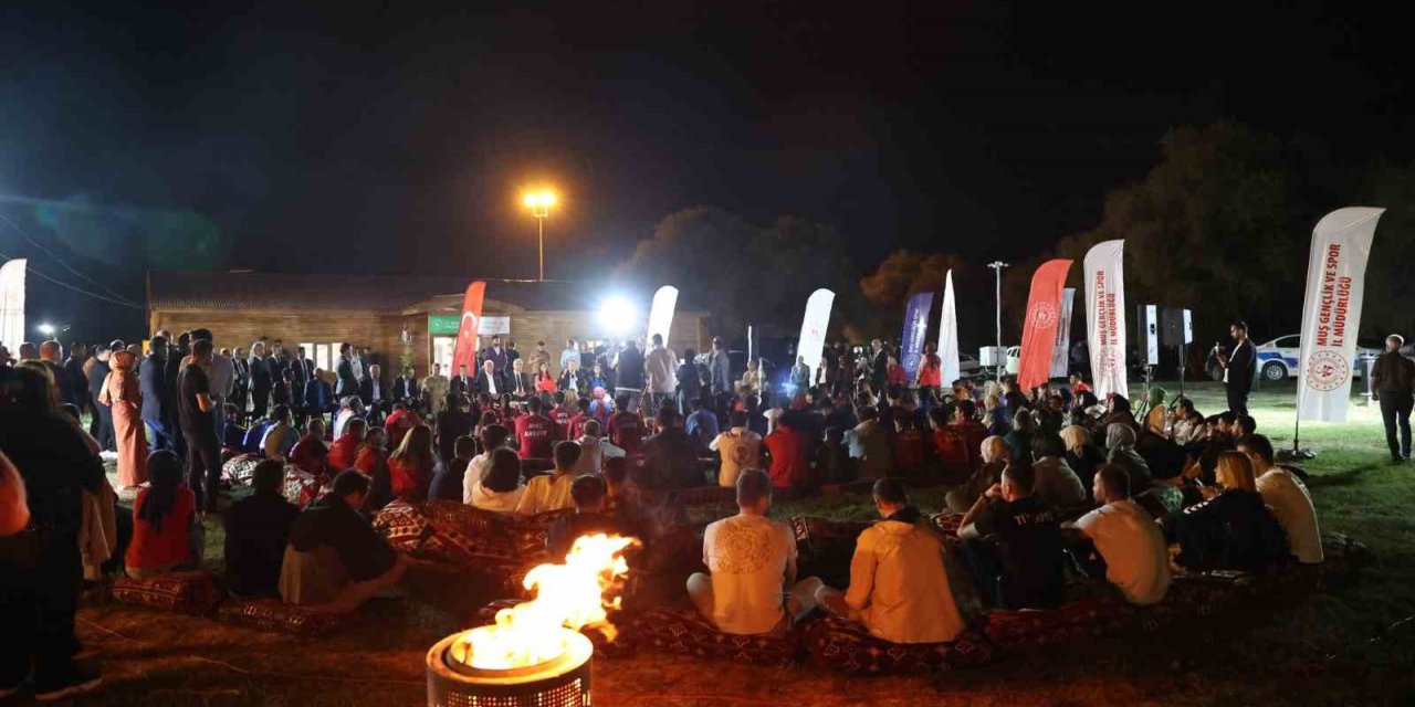 Gençlik ve Spor Bakanı Bak, Muş’ta gençlerle buluştu