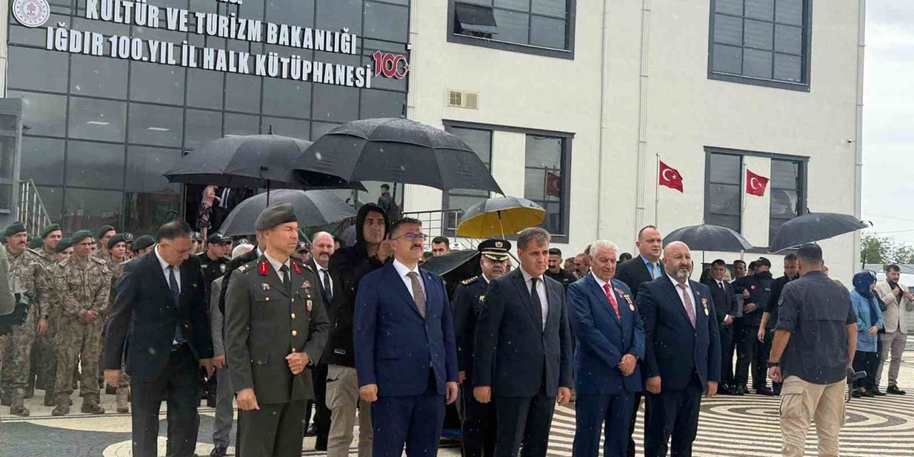 Valiye şemsiye var, gazilere yok