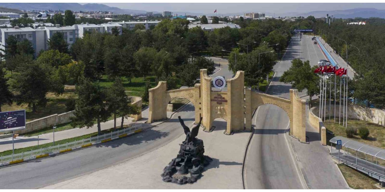 Atatürk Üniversitesi’nden 22 bilim insanı, Stanford’un "Kariyer boyu dünyanın en etkili bilim insanları" listesinde