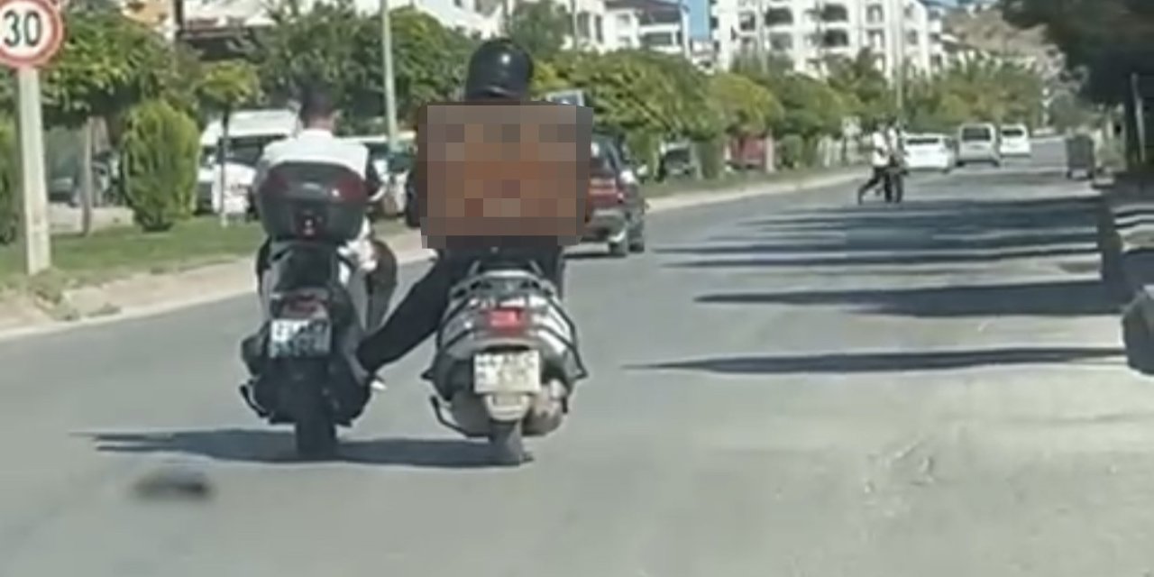 Benzini biten motosikleti ayağıyla itti