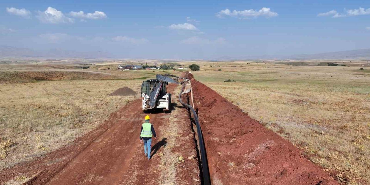 Hınıs Başköy Barajı sulama inşaatı son hızla devam ediyor