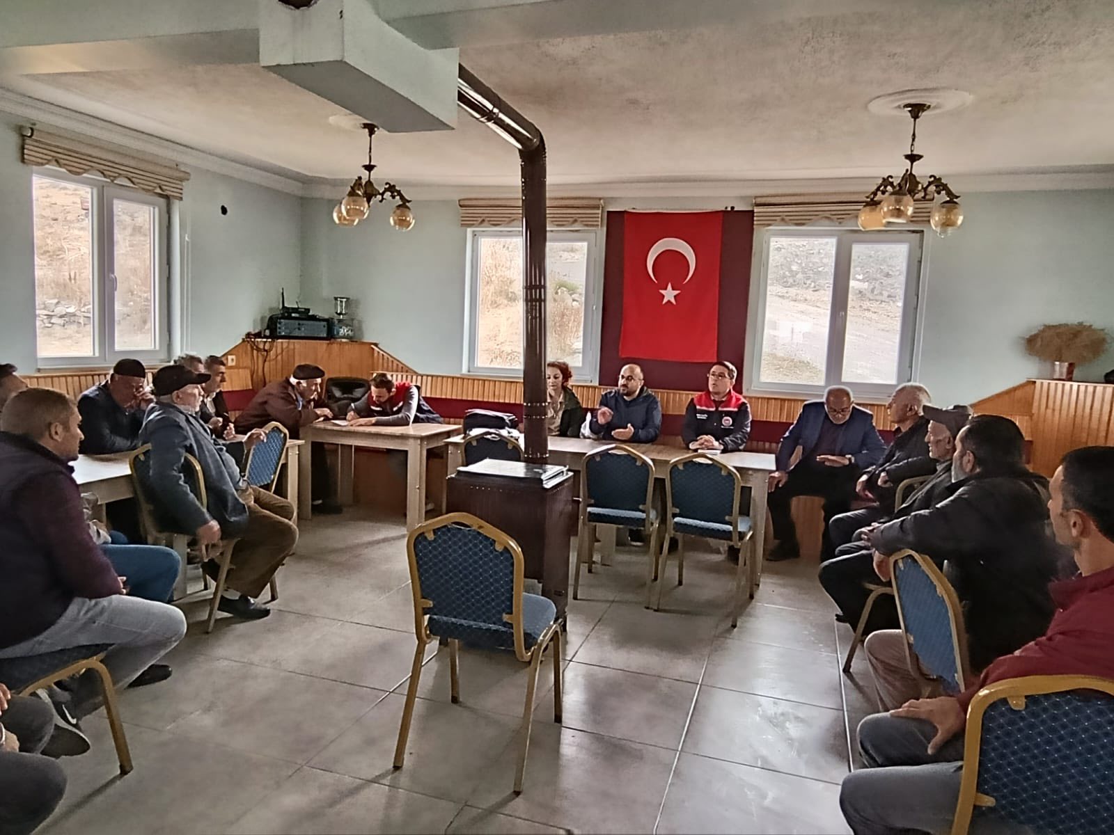 Kars’ta çiftçilere şarbon eğitimi verildi