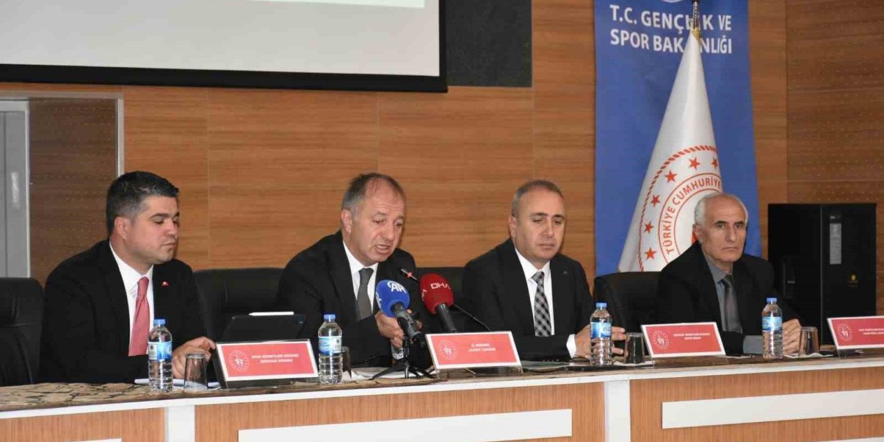 Çakmur; "Yeni stat projesi hız kesmeden sürüyor"