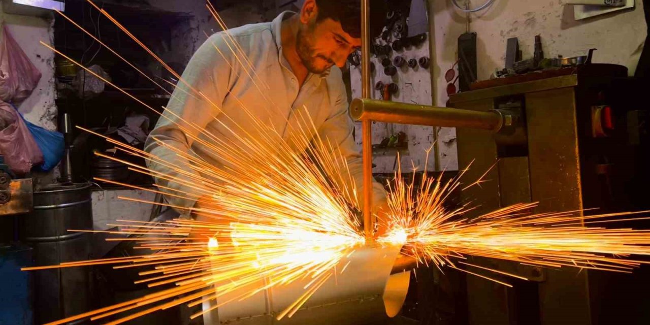 Van’da kış hazırlığı: Sobacılar çarşısında üretim hızlandı