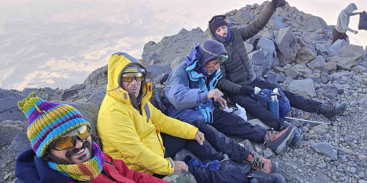 Ağrı Dağı’nda 4 günlük zirve yolculuğu