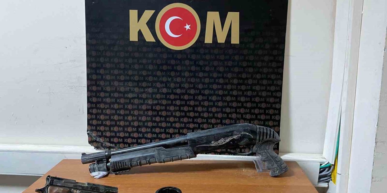 Tunceli’de toprağa gömülü halde silah ve uyuşturucu madde ele geçirildi