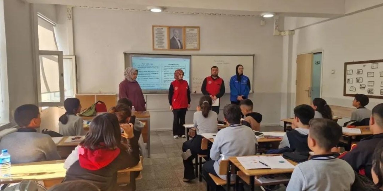 "Merkezim Her Yerde" projesi Hamur’da öğrencilerle buluştu