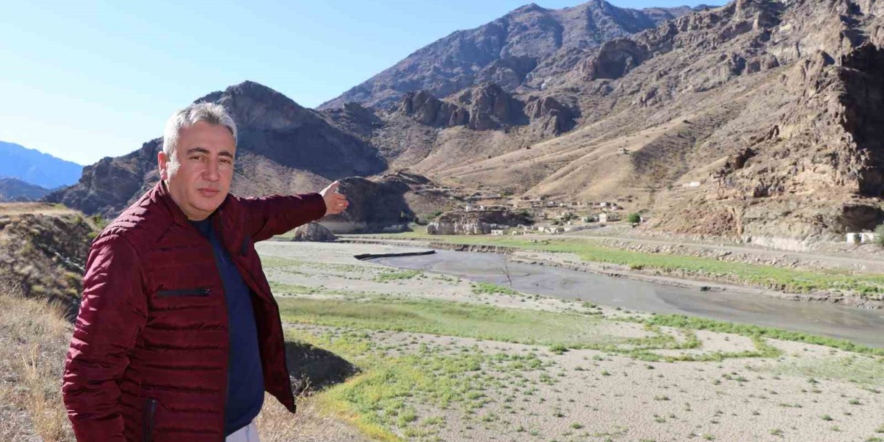 Baraj suları çekildi, tabiat yeniden yeşerdi