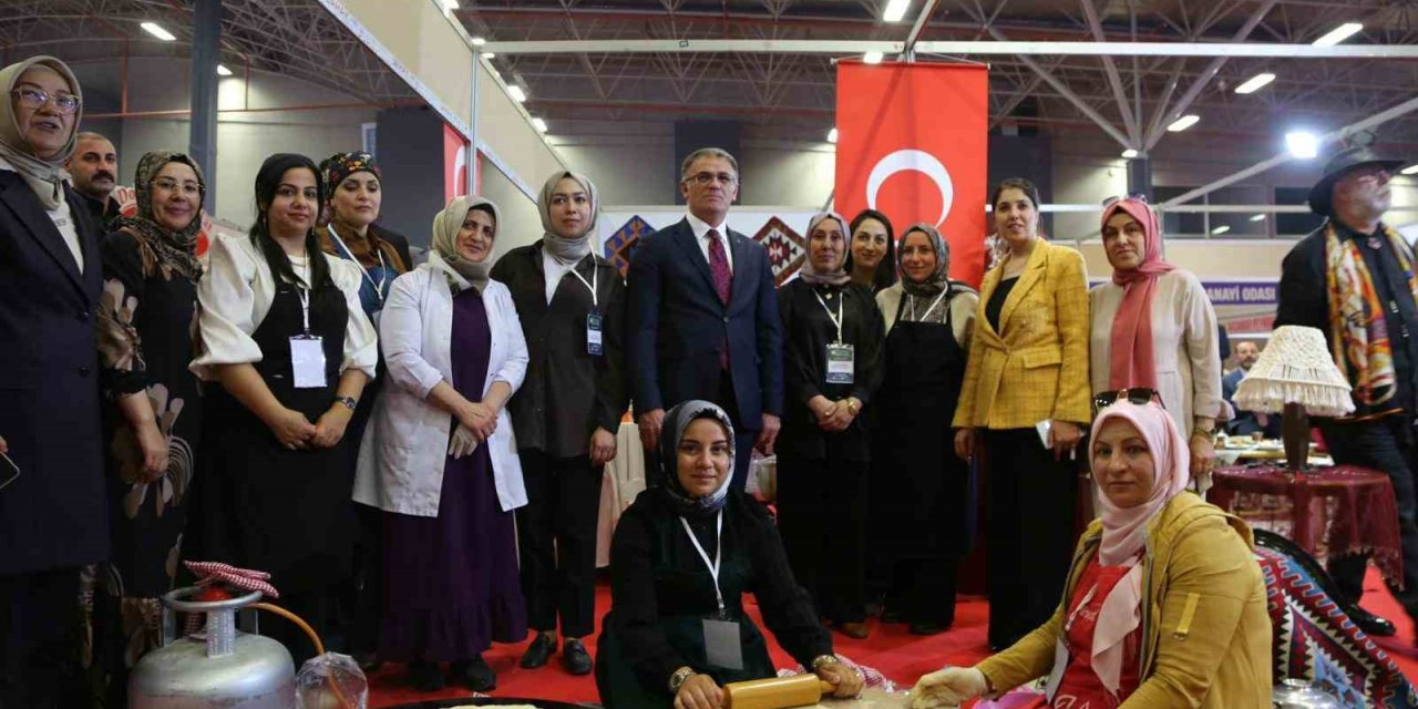 Van Büyükşehir Belediyesi 3. Van Gurme ve Gastronomi Fuarı’nda yöresel lezzetleri tanıtıyor