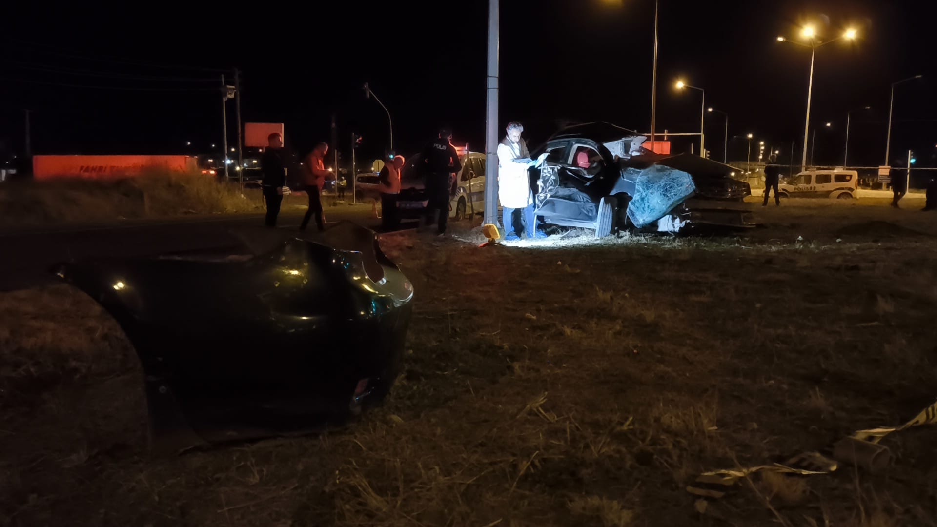 Kars'ta kereste yüklü kamyon ile otomobil çarpıştı: 1 ölü