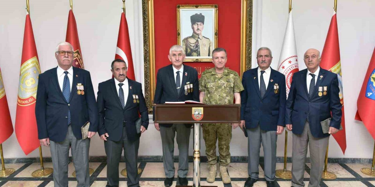 Gazilerden 3’ncü Ordu Komutanı Altuğ Paşa’ya hayırlı olsun ziyareti