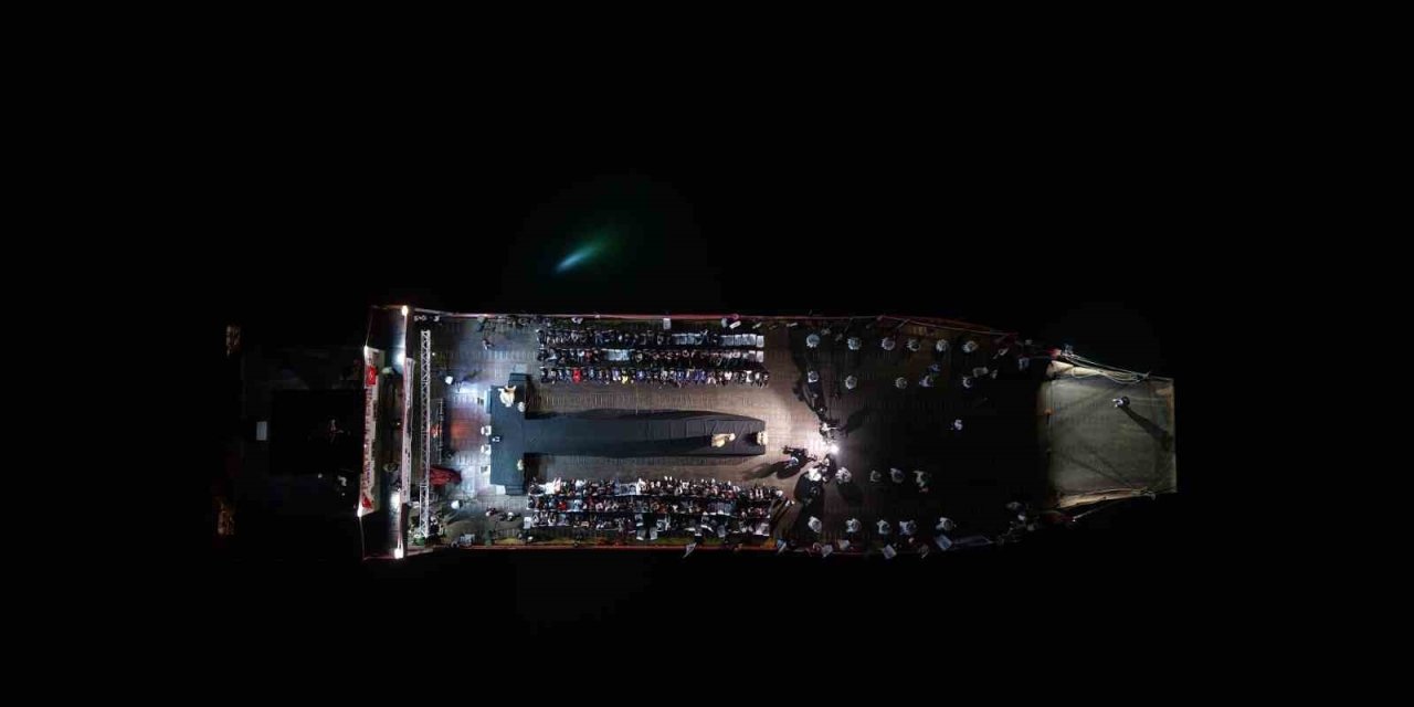 Türkiye’de ilk kez baraj gölü üzerinde, feribot içerisinde defile düzenlendi