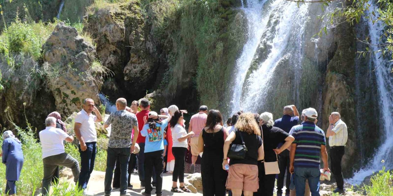 Girlevik Şelalesi’nde hafta sonu yoğunluk yaşandı