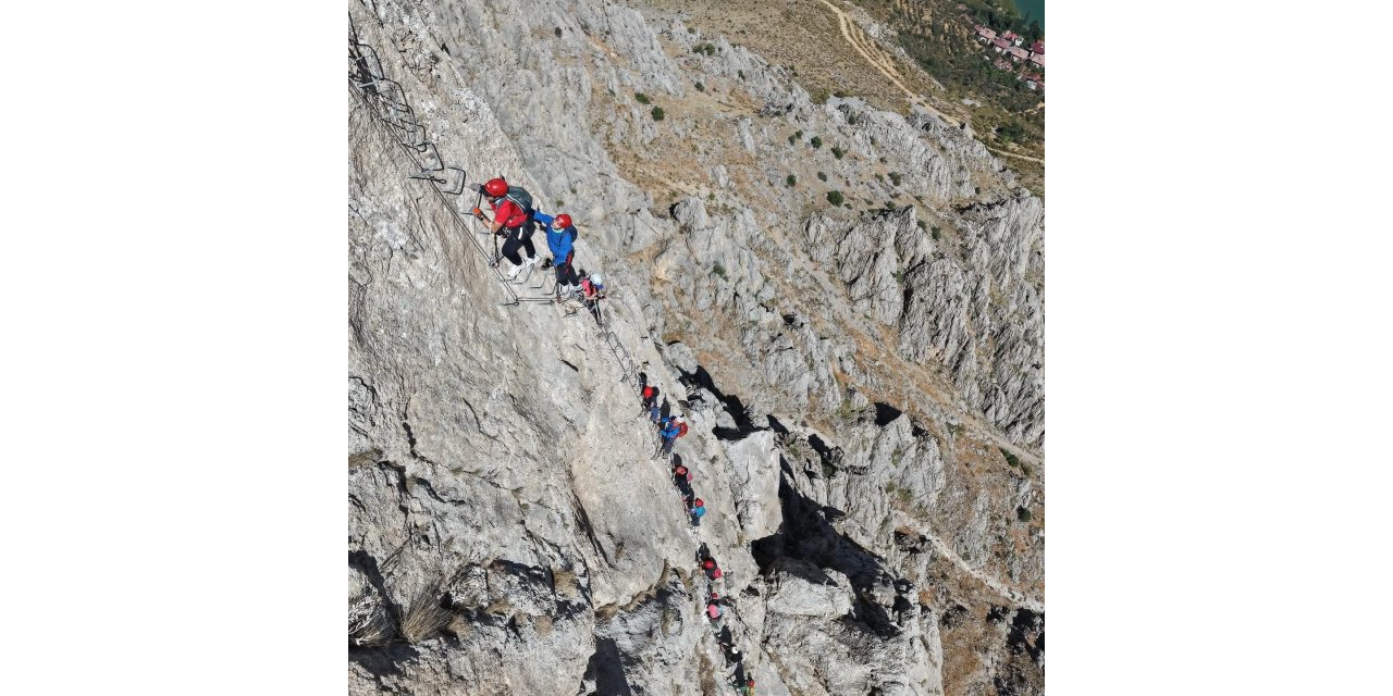 Türkiye’de tek Kemaliye’de bulunan "Via Ferrata" parkuru adrenalin tutkunlarının rotası oldu