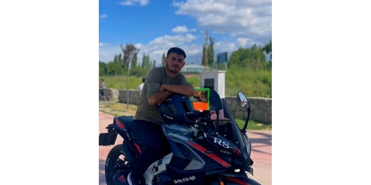 Motosiklet traktöre arkadan çarptı: 1 ölü