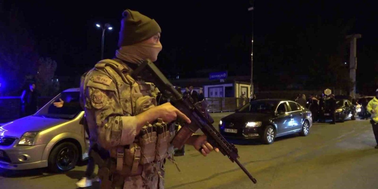 Erzurum’da 55 ekip ve 600 polisin katılımıyla uygulama yapıldı