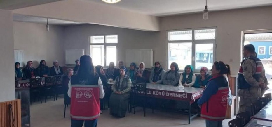 Köylü Kadınlara Bilgilendirme Yapıldı