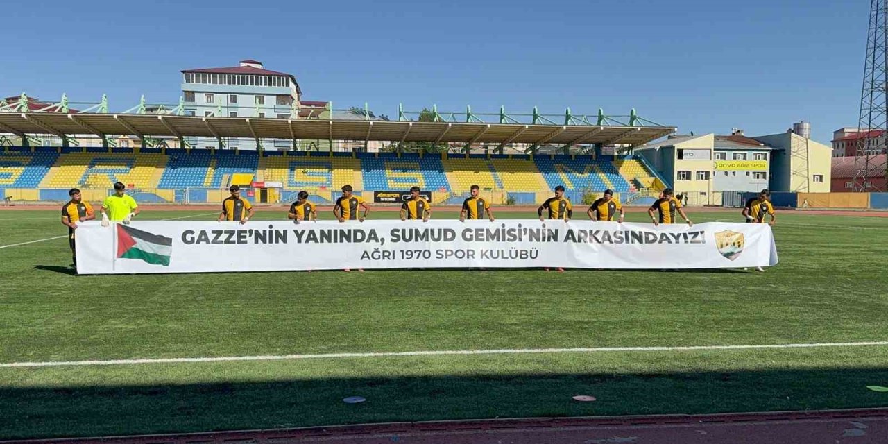Ağrı 1970 Spor’dan Filistin’e destek pankartı