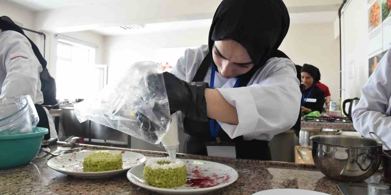 Gastronomi Lisesi gençleri bekliyor