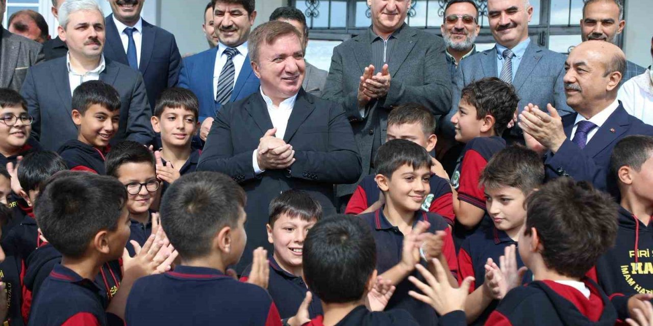 Vali Aydoğdu, ortaokul öğrencileriyle bir araya geldi