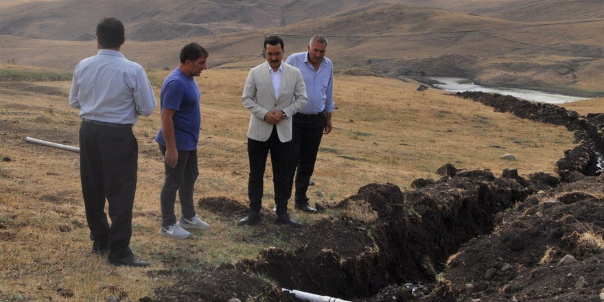 Akyaka’da kaynak suyu hattı tadilatı sürüyor