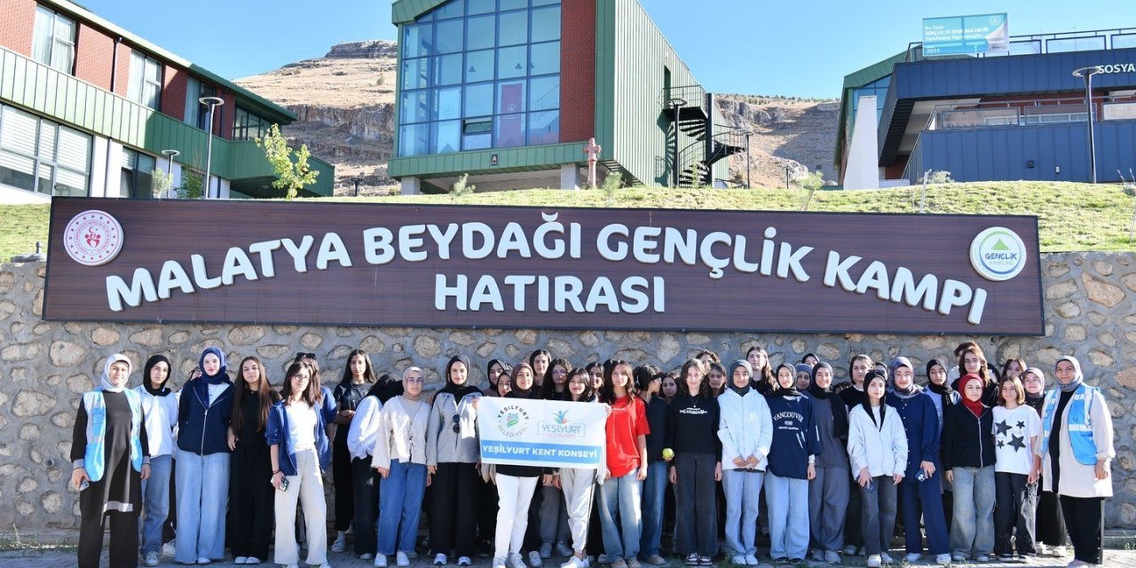 Yeşilyurt Kent Konseyi’nden gençlere kamp etkinliği