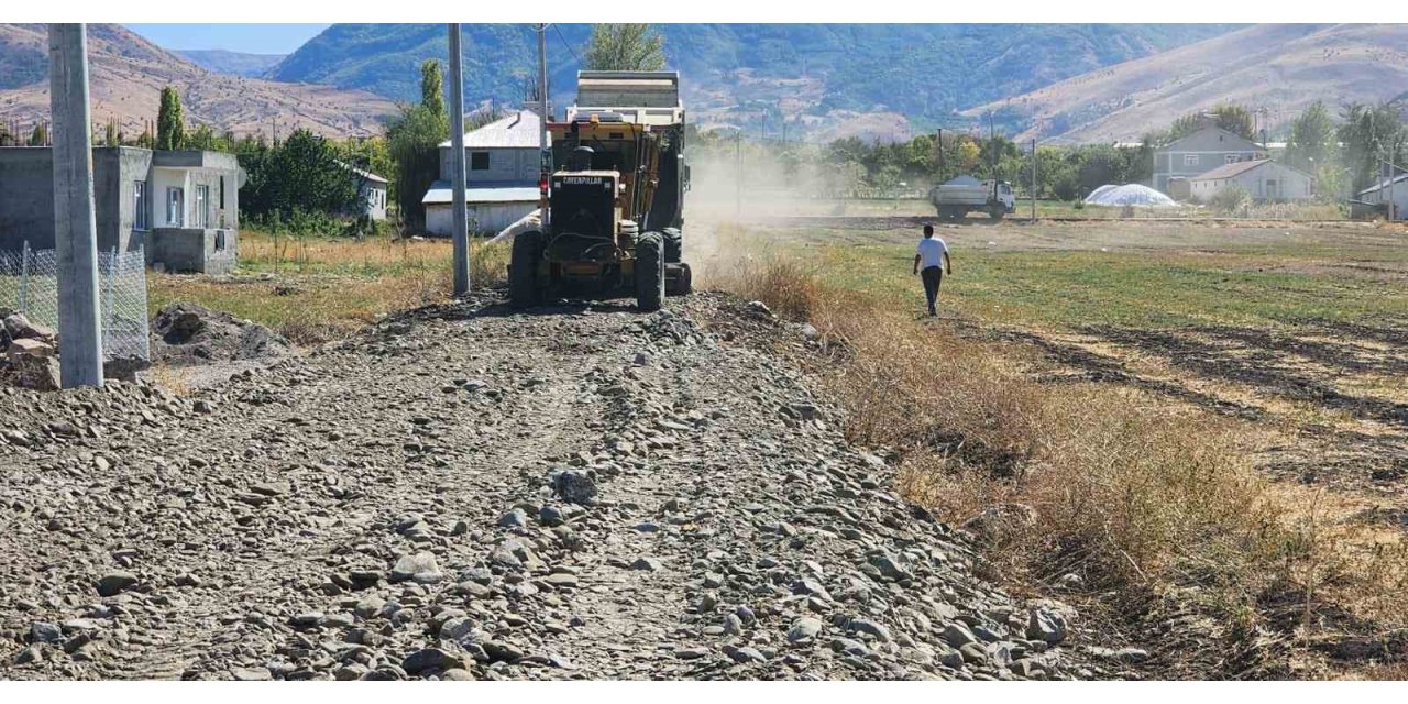 Muş’ta stabilize yol çalışmaları devam ediyor