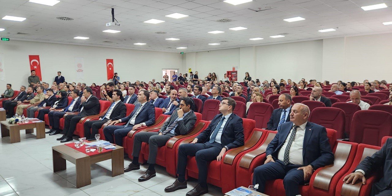 Tunceli’de eğitimde gelişim ve işbirliği için ‘E Vizyon 62’ çalıştayı başladı