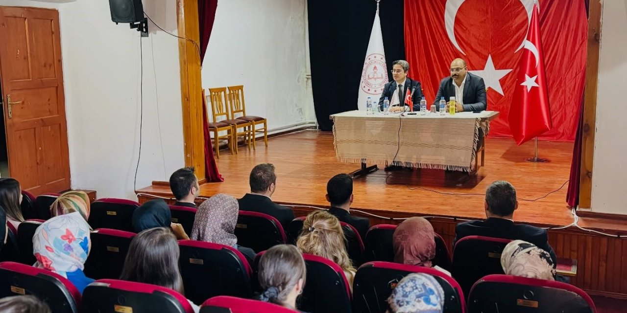 Kemaliye’de Eğitim-Öğretim Yılı İstişare Toplantısı yapıldı