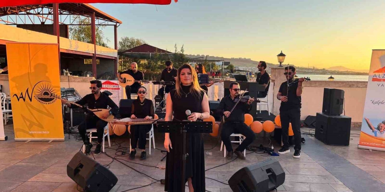 Van Büyükşehir Belediyesinin yaz konserleri binlerce sanatseveri buluşturdu