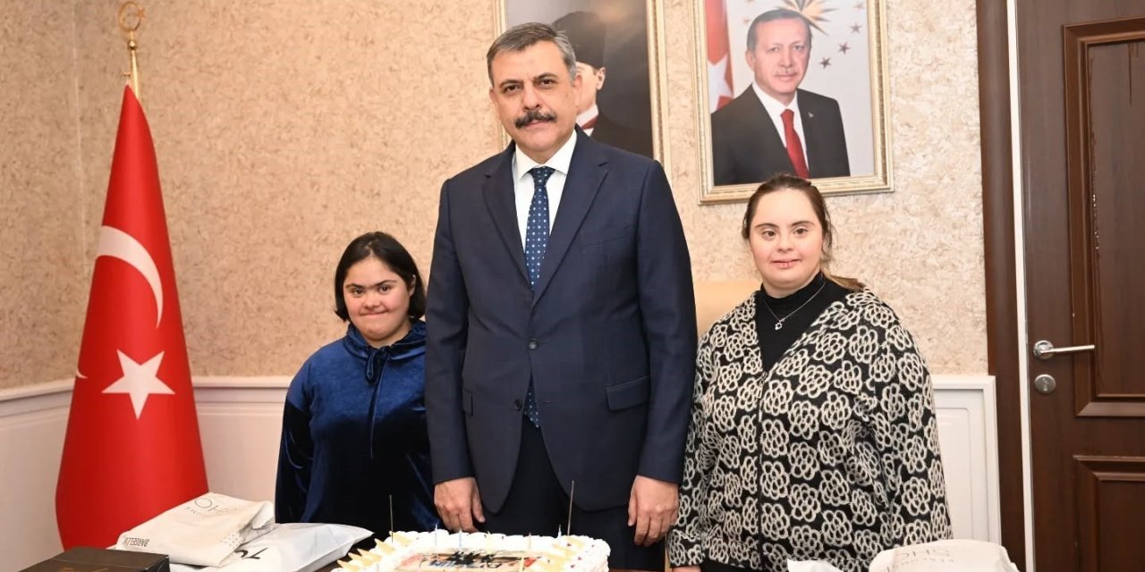 Erzurum Valiliği’nin güllerine sürpriz