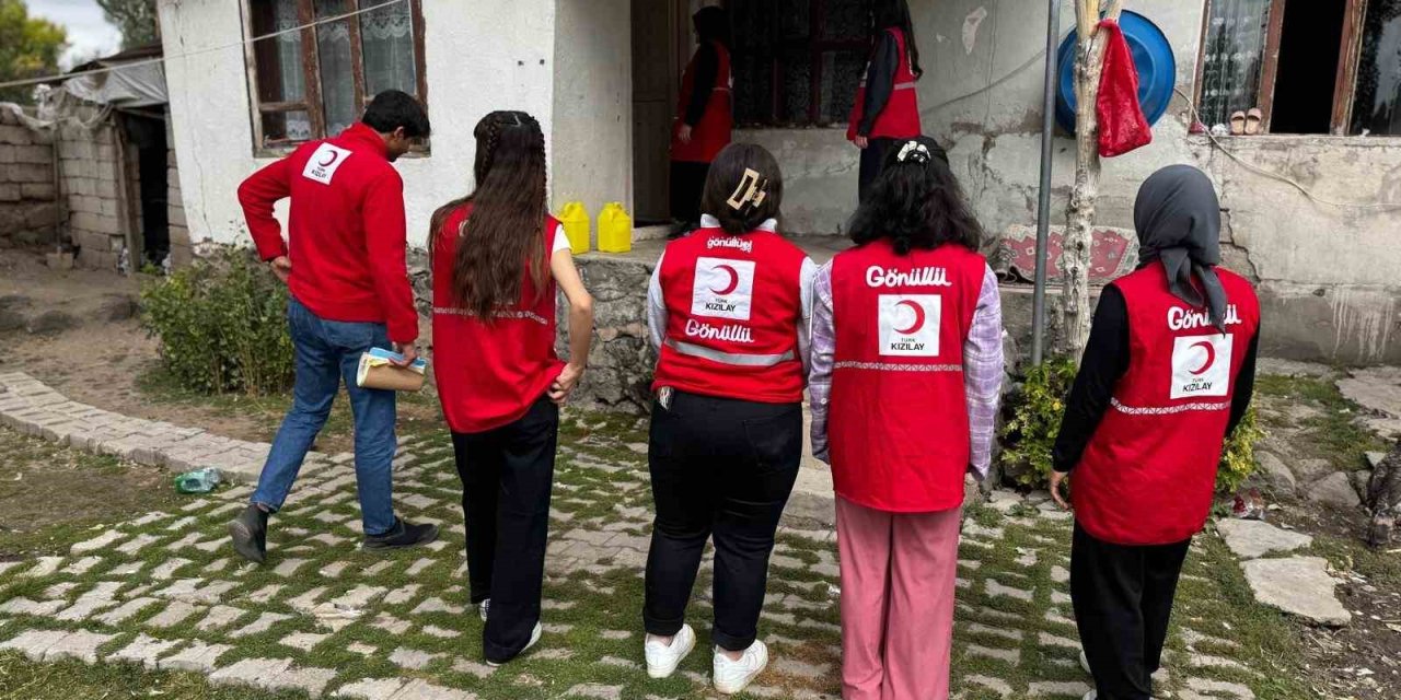 Kızılay Patnos şubesi ihtiyaç sahibi ailelere yardım ulaştırdı