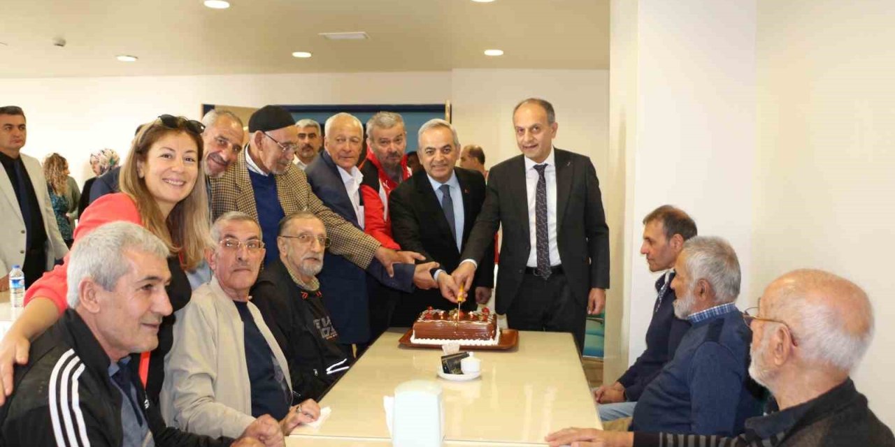 İl Sağlık Müdürü Gecekuşu, huzurevi sakinleriyle bir araya geldi