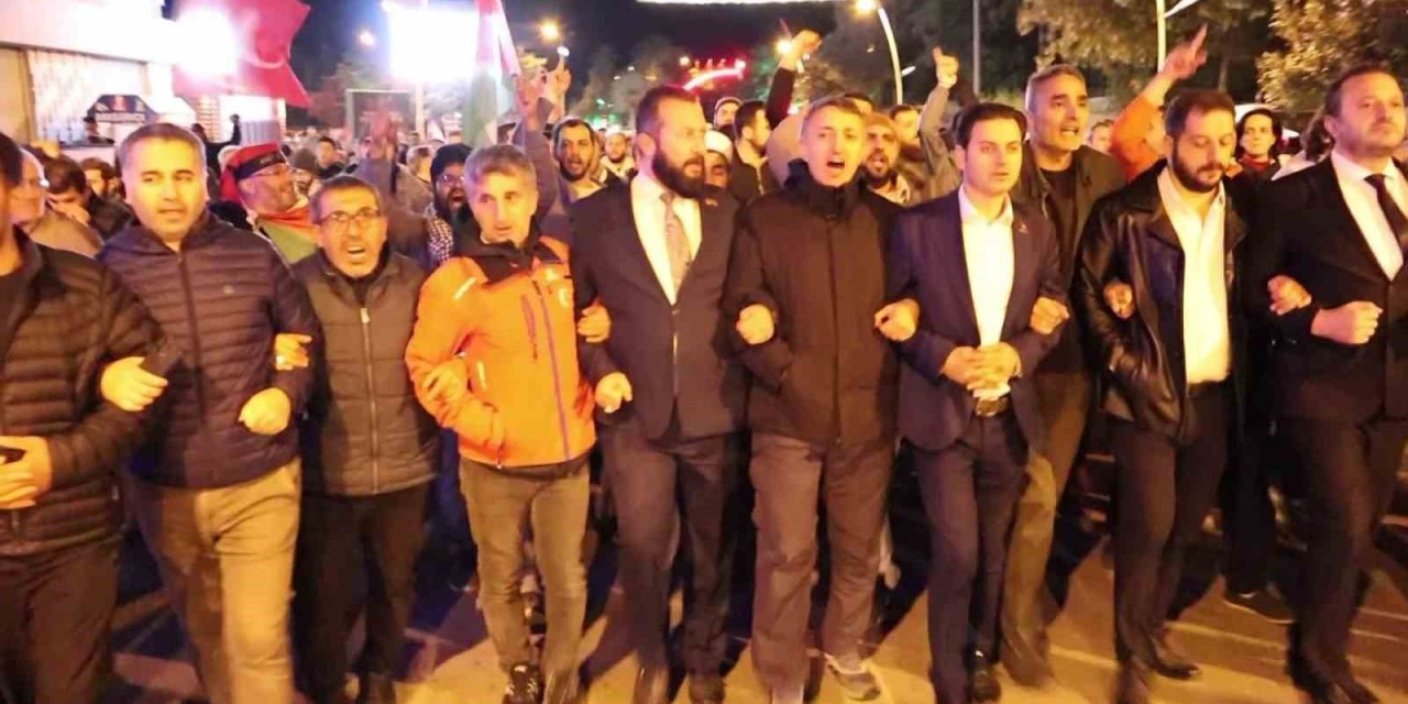Erzurum’da İsrail’in Küresel Sumud Filosu’na saldırısı protesto edildi