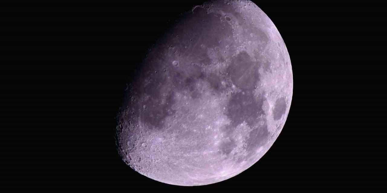 Bitlis’te "Şişkin Ay" gökyüzünü süsledi