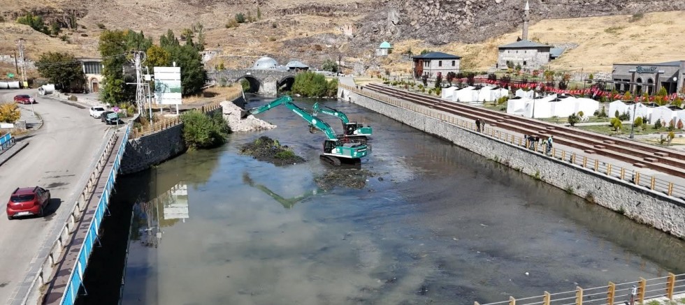 DSİ Müdürlüğü, Kars Çayı’nda Rusubat Temizliği Başlattı