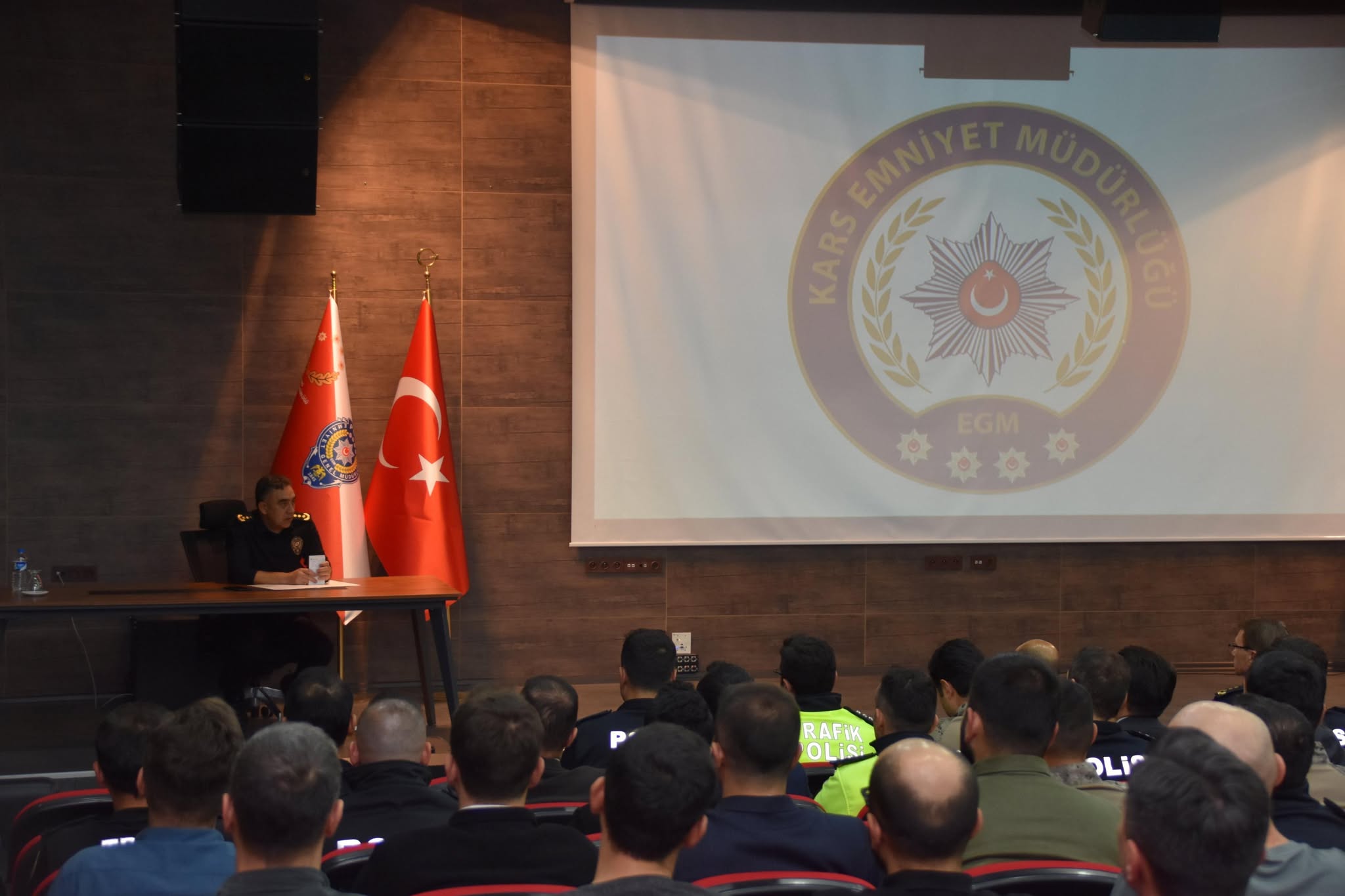 Emniyet Müdürü Tombul, Personelle Genel Değerlendirmede bulundu