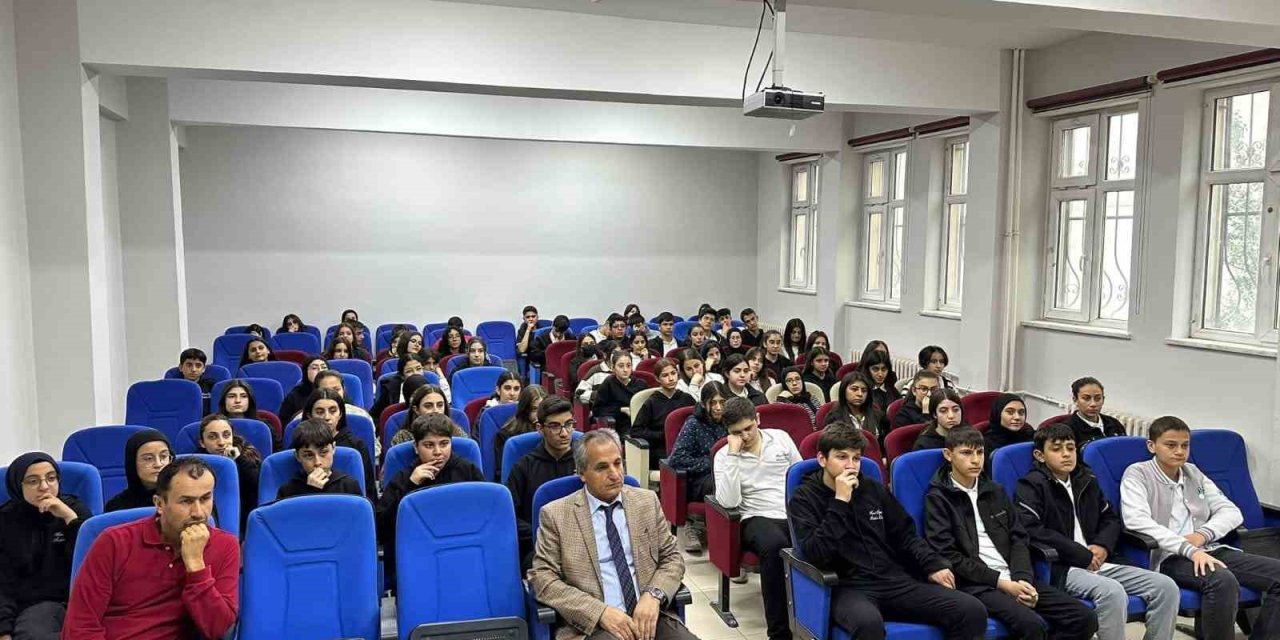 Van’da "5 Soru ve 5 Cevap" konferansı