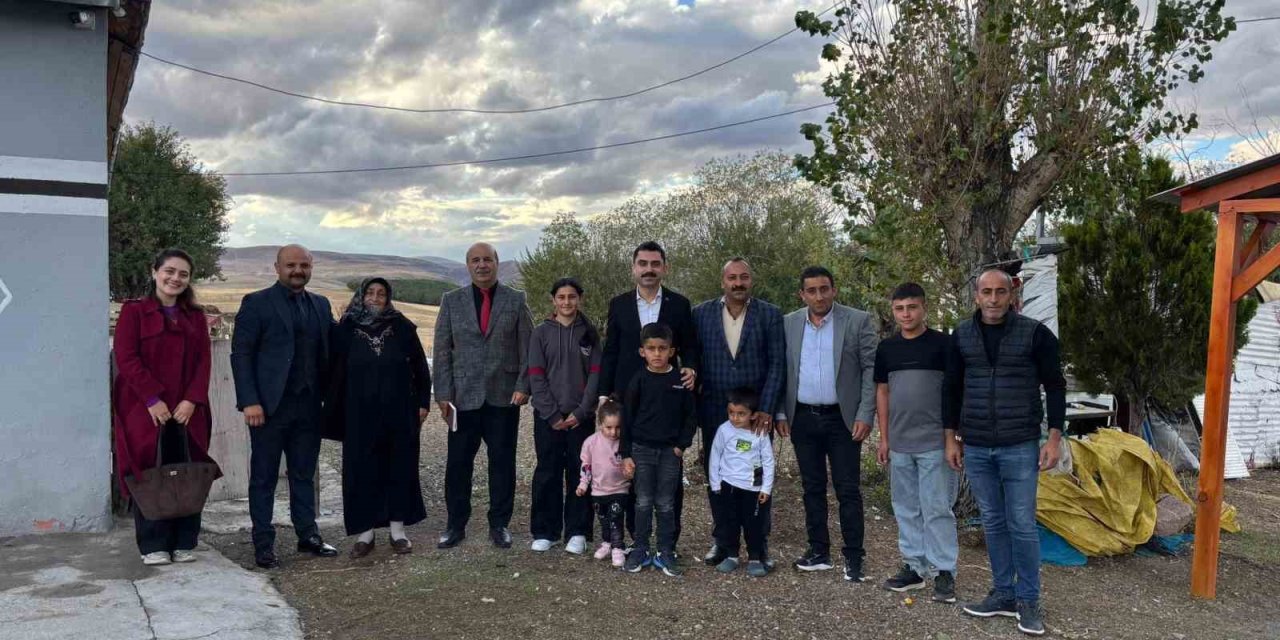 Susuz’da öğrenciler evlerinde ziyaret ediliyor