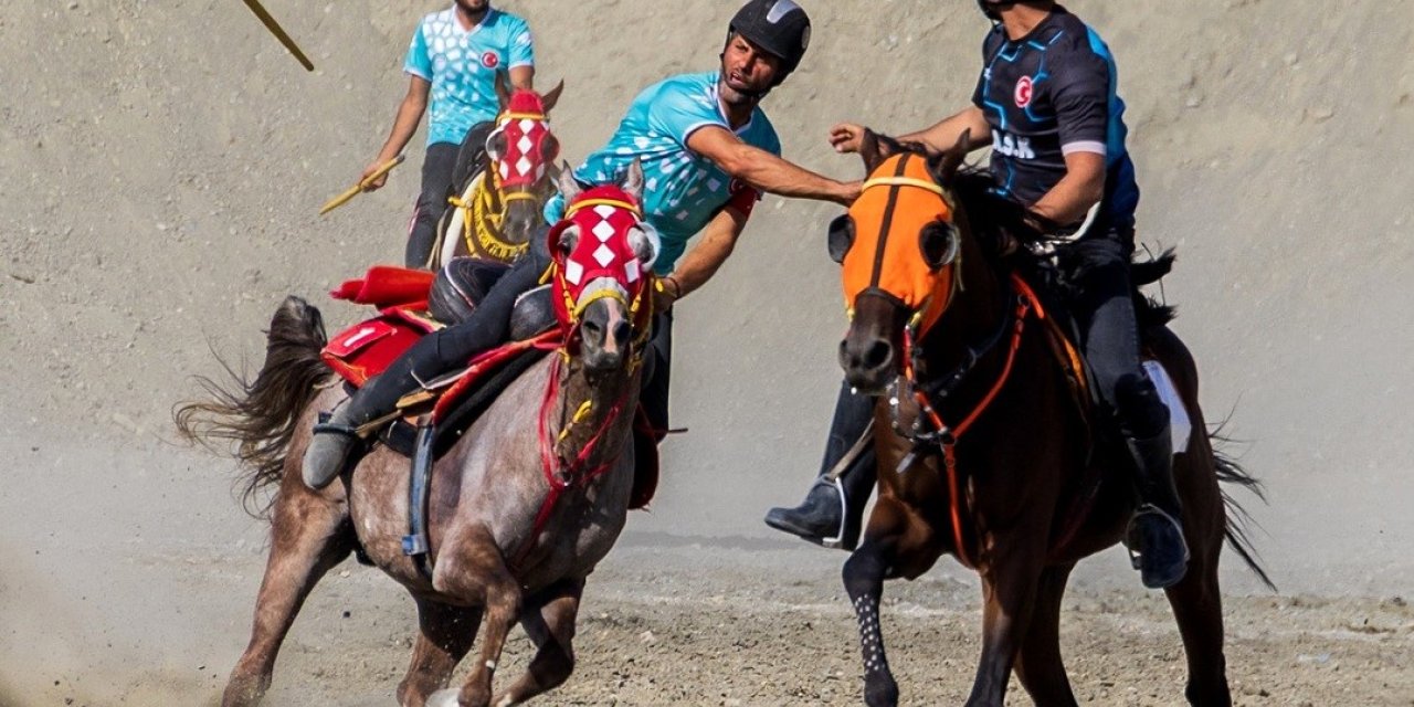 Atlı cirit ön eleme müsabakaları Erzincan’da yapıldı