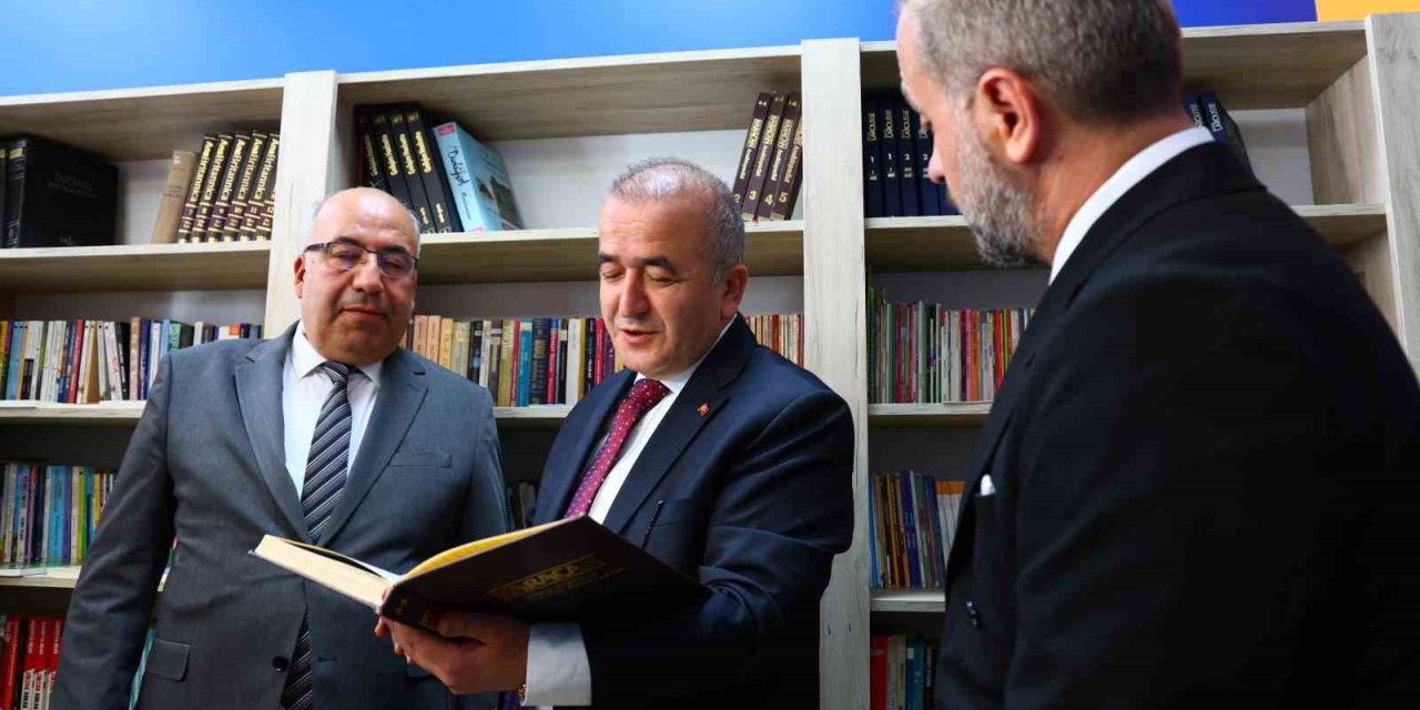 Elazığ Dumlupınar İlkokulu’nda kütüphane açıldı