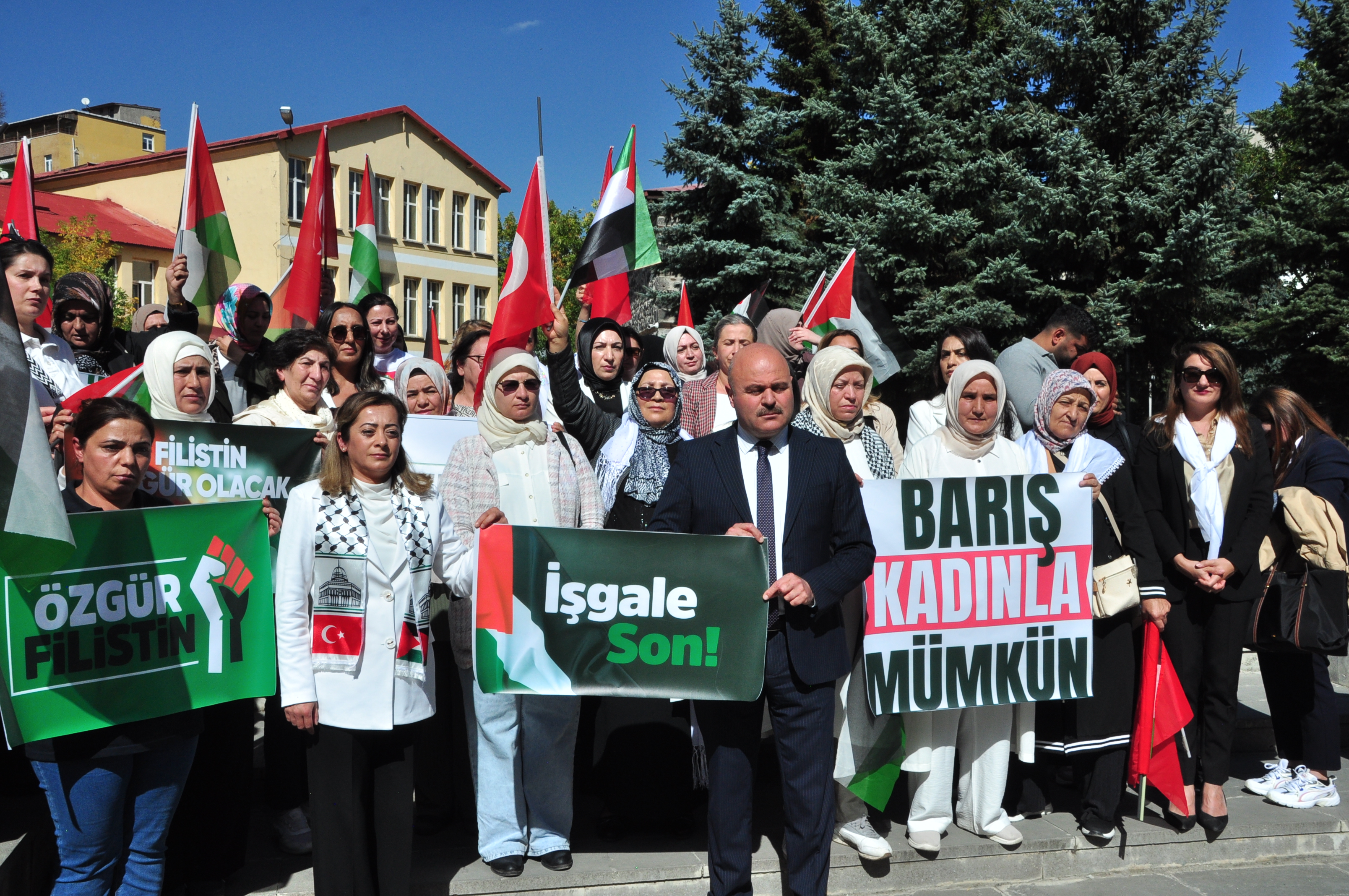 Kars'ta AK Parti Kadın Kolları'ndan "Gazze için sessiz çığlık" etkinliği